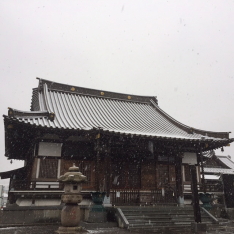 本堂雪化粧